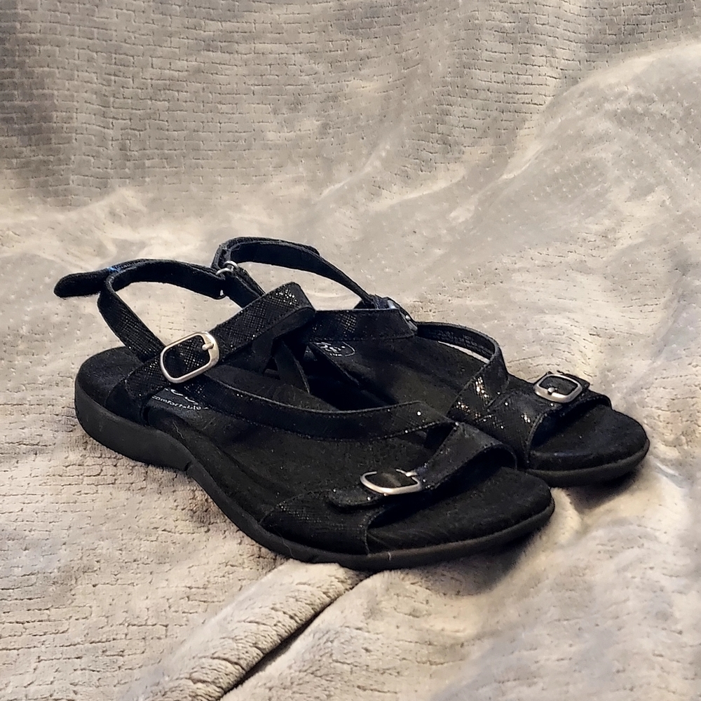 Taos Beauty 2 Black Printed Leather Womens Metallic Sandals sz 7 EUC